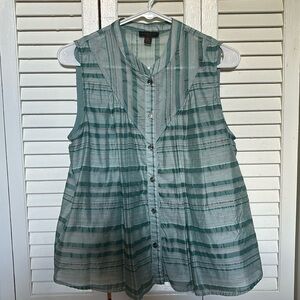 Like new sleeveless button up shirt size small - silky material